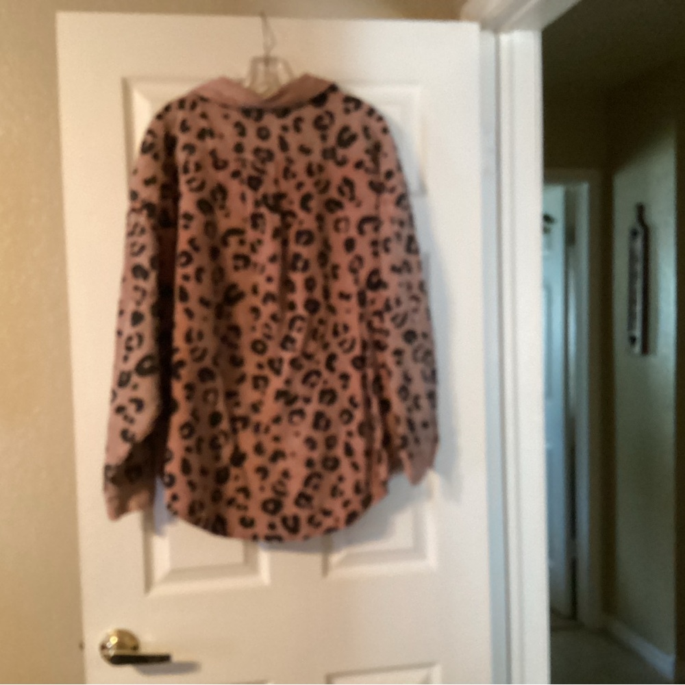 Shacket - Picture 2 of 3